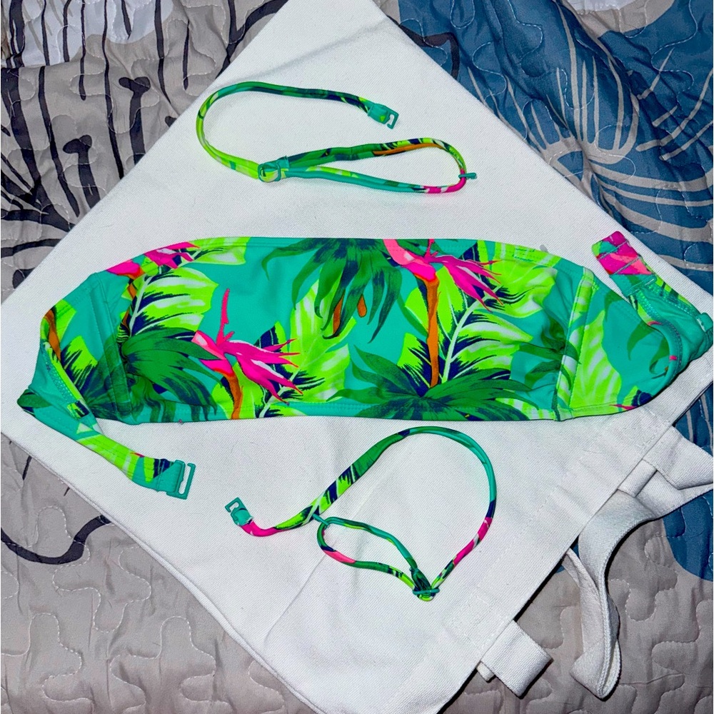 NWOT Tropical print bikini top